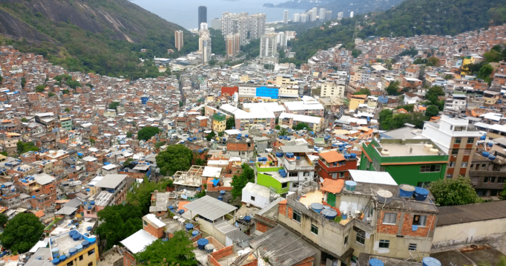 Paisagem vista do alto da favela da Rocinha