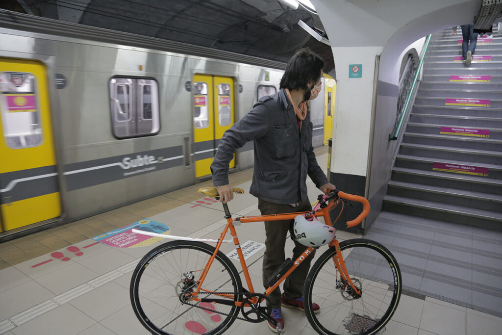 Bicycle in the Subte, Buenos Aires, Argentina. Foto provided by author