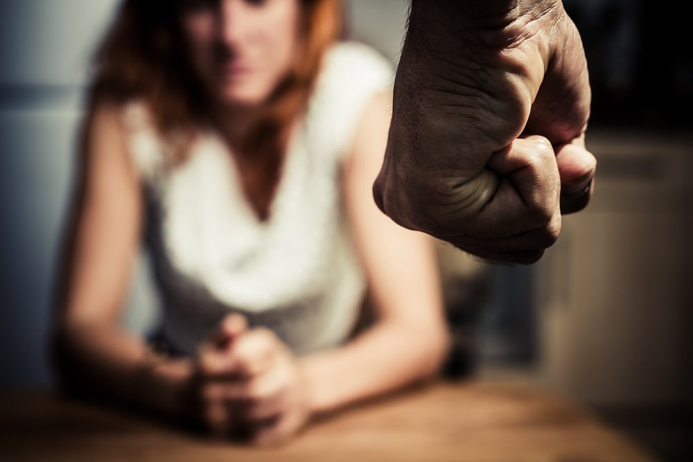 La lucha contra la violencia doméstica requiere ser cuidadosos al crear los mensajes para evitar repercusiones negativas