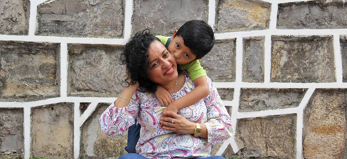 Las dificultades de ser madre soltera en América Latina y el Caribe