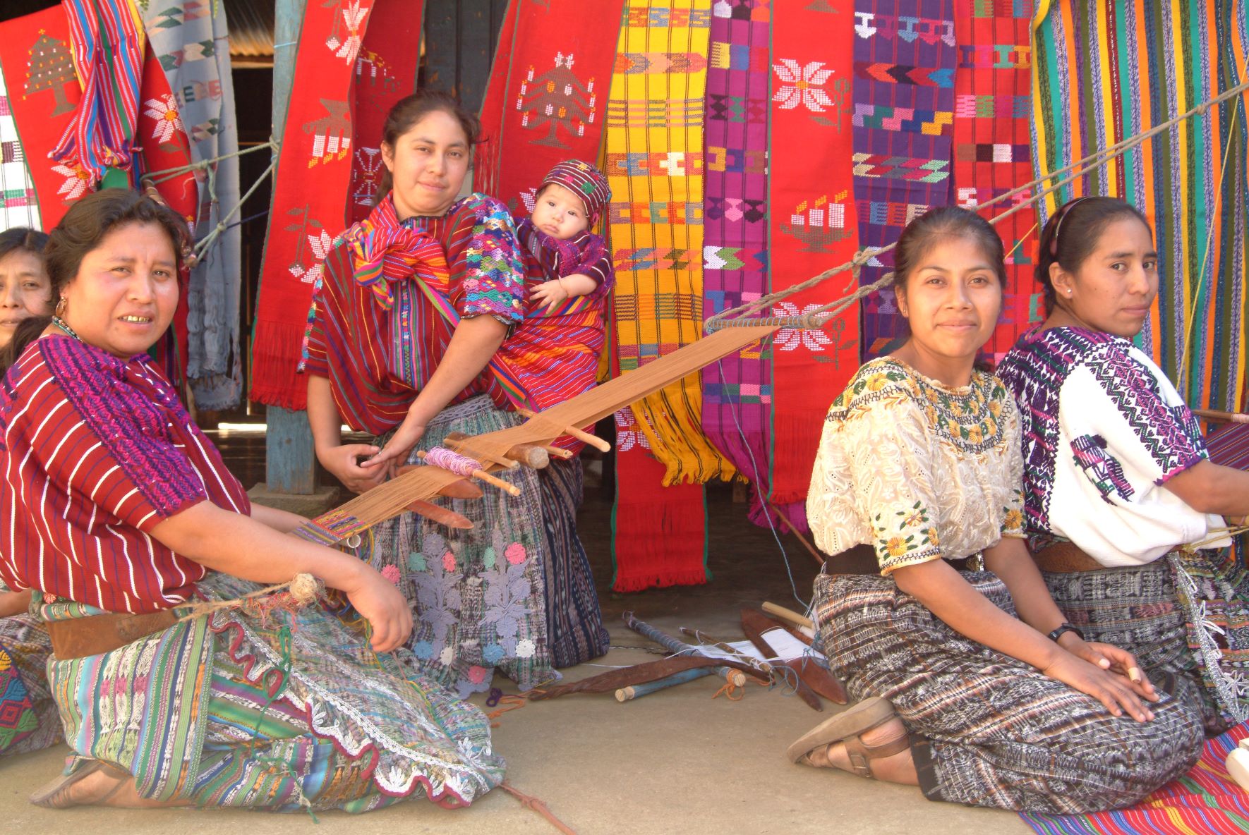 Foto de grupo de mujeres de pueblos indígenas.