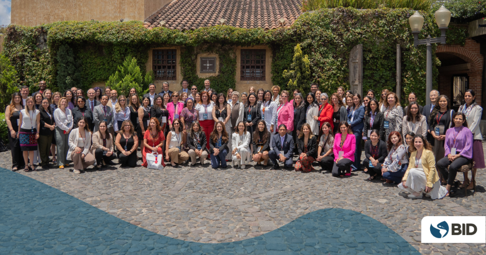 Foto grupal de las personas asistentes al Diálogo Regional de Políticas del Banco Interamericano de Desarrollo