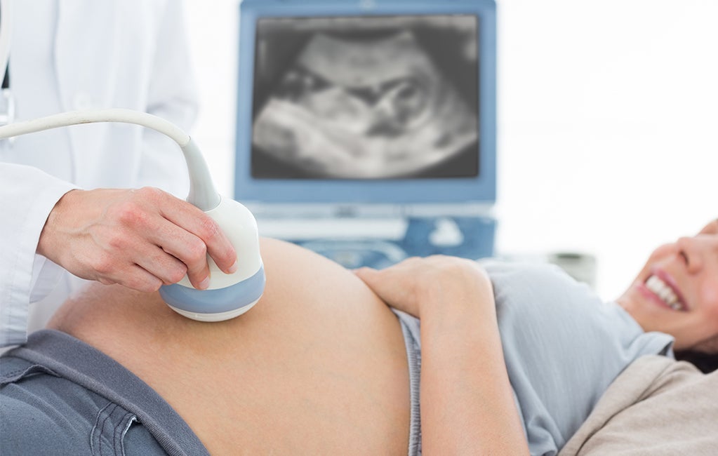 Casi 70.000 mujeres embarazadas mueren por algo que podría ser fácilmente  evitable - Gente Saludable