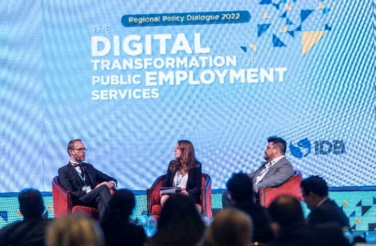 La intermediación laboral no escapa de la influencia de la revolución digital. Ofrece a buscadores de empleo y empresas nuevas herramientas digitales.
